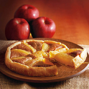 恵那「銀の森」真っ赤な果実のアップルパイ